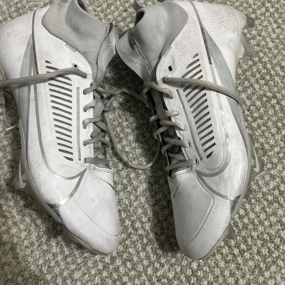 Nike Men's Gray Athletic Cleats
